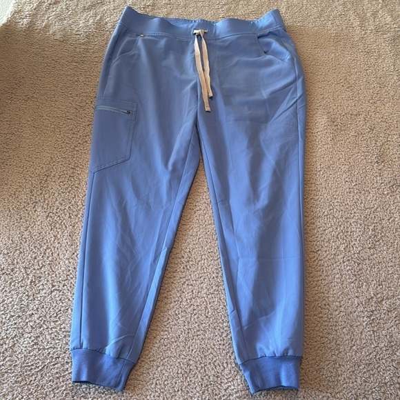 FIGS Women's Jogger Style Scrub Pants size L - Picture 2 of 6